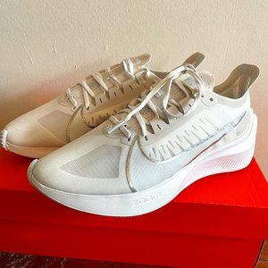Nike Zoom Gravity White and Silver Size 9